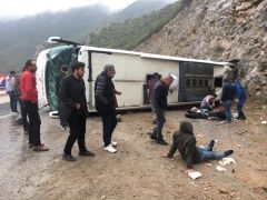 Antalya’da yolcu otobüsü kaza yaptı: 2’si ağır 15 yaralı