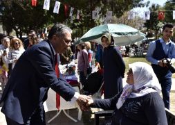 Başkan Uysal, Üreten Eller Bahar Şenliği’ni ziyaret etti