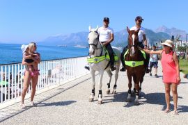 Dünyaca ünlü sahilde güvenlik atlı polislere emanet